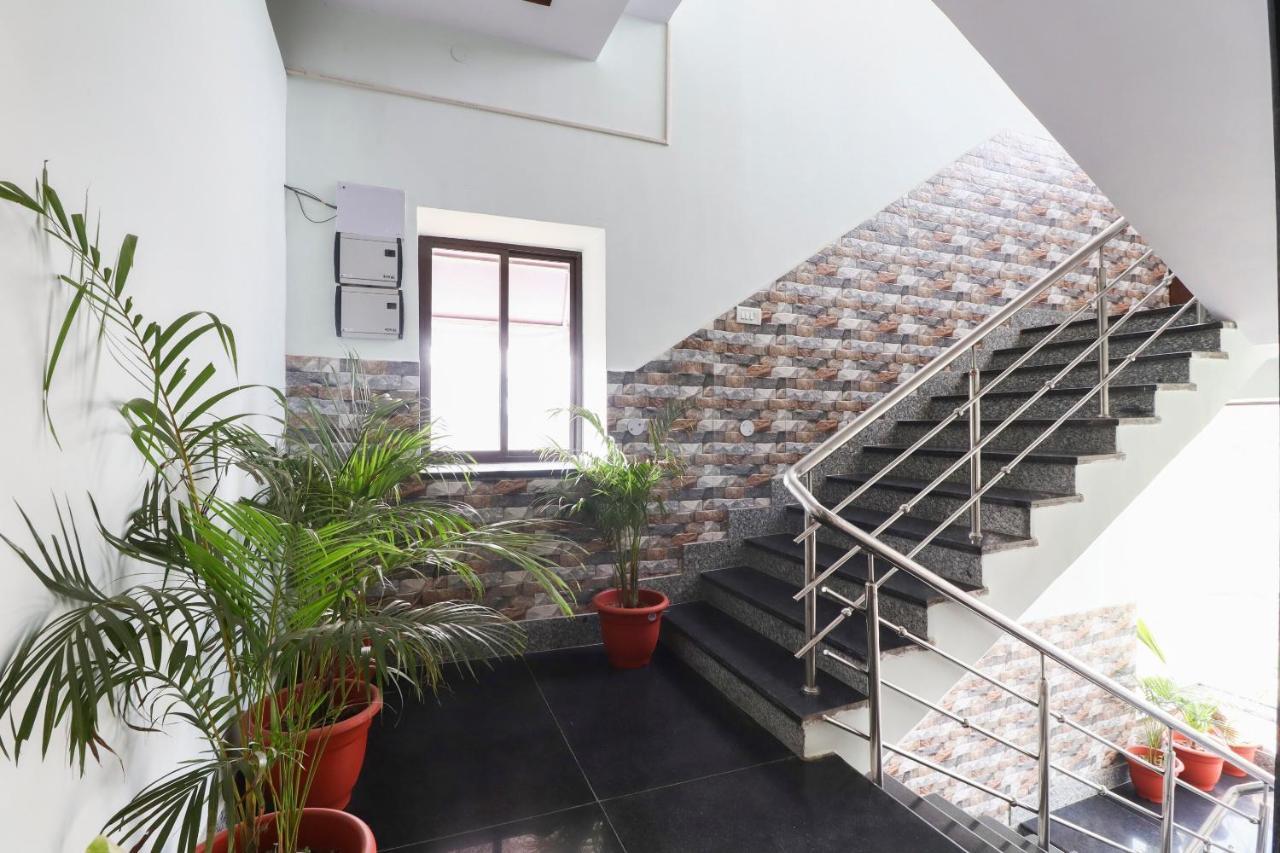 Capital O Hotel 7Th Heaven Jamshedpur Exteriör bild